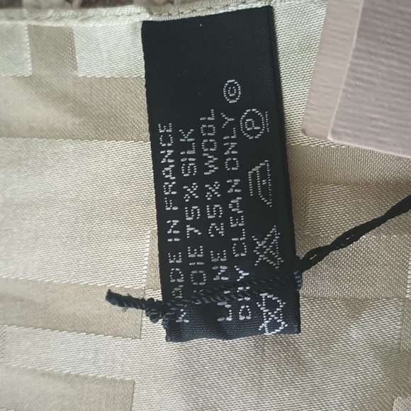 HERMES NWT silk/wool blend stole - 70x27. Limited mint green perfect cond - Picture 4 of 11